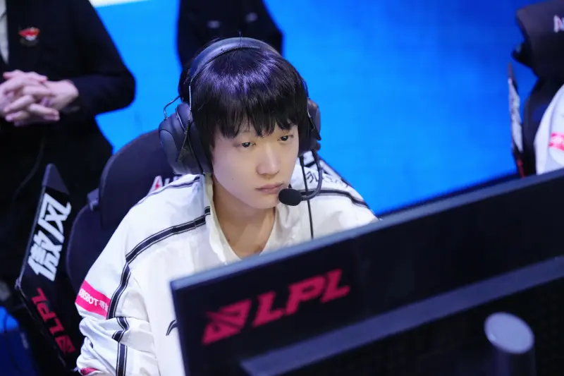 星空体育官方网站-AL官方发布对阵BLG赛前返图：积极进取